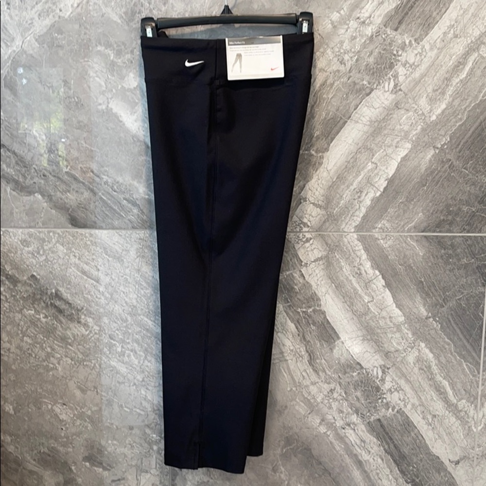 NIKE Women’s Black Capri